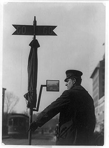HistoricalFindings Fotó: Rendőr használ Tükör,Közvetlen Forgalom,14 St,Pennsylvania Avenue-n,Washington